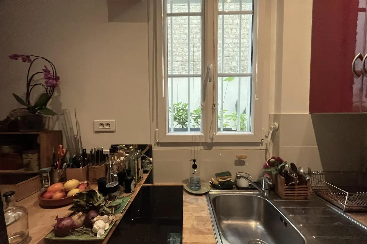 Charming Apartment In The Heart Of Paris 0*,